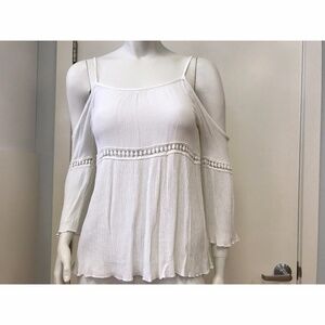 WHITE OFF THE SHOULDER TOP